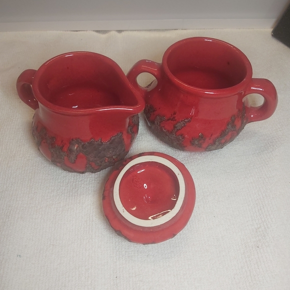 Red lava pottery creamer & sugar - Picture 2 of 4